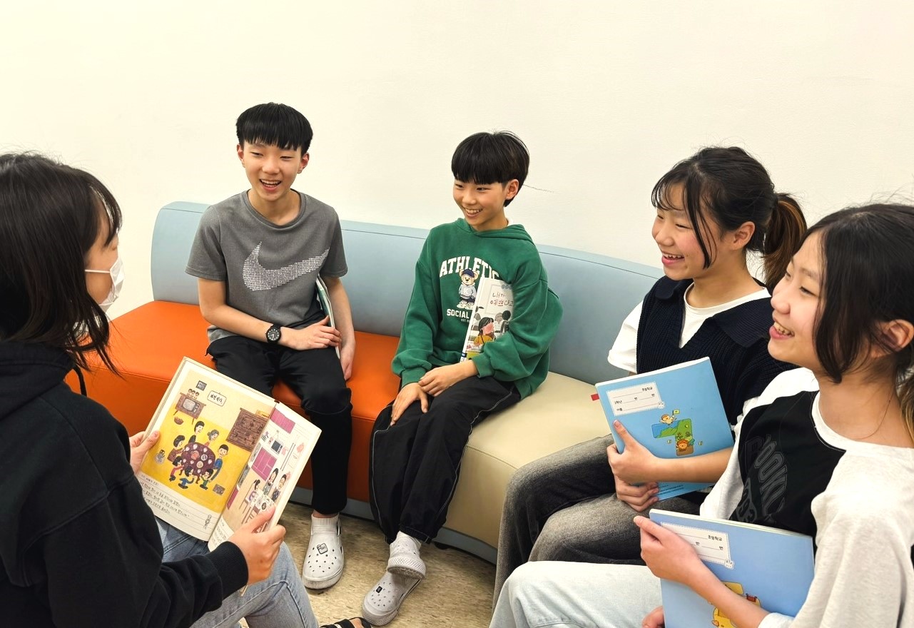 알락달락 웃음꽃 피우며 꿈이 커가는 초롱교육